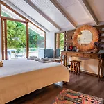 Lulu Inn Cesme