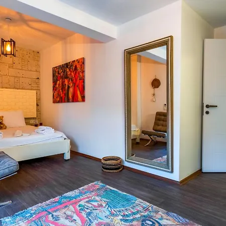 Lulu Hotel